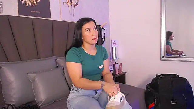 Sofi Perez  online show from May 3, 2026, 11:27 am