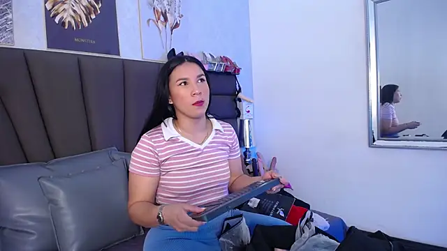 Sofi Perez  online show from May 19, 2026, 11:16 am