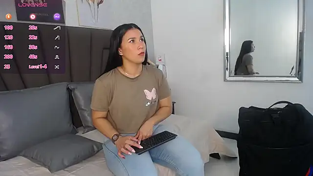 Sofi Perez  online show from May 25, 2026, 11:16 am
