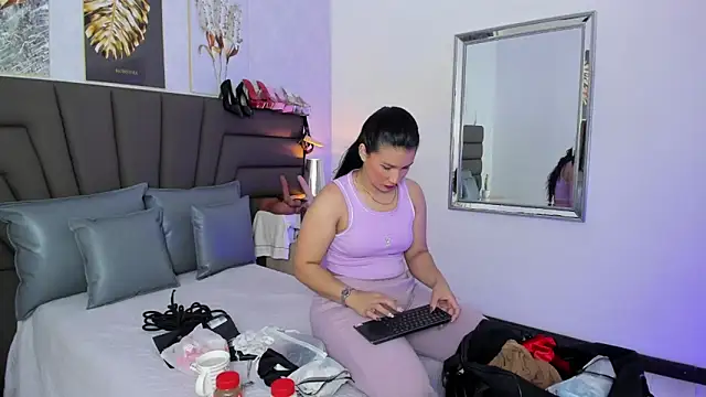 Sofi Perez  online show from June 3, 2026, 11:13 am