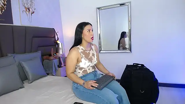 Sofi Perez  online show from June 7, 2026, 11:14 am
