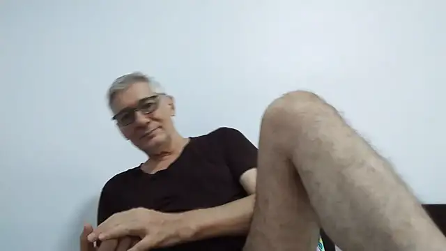 Snapshot of BIGUNCUTHARDCOCK chatting on June 3, 2026, 12:02 am BIGUNCUTHARDCOCK online show from June 3, 2026, 12:02 am