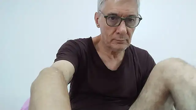 Snapshot of BIGUNCUTHARDCOCK chatting on June 18, 2026, 12:44 am BIGUNCUTHARDCOCK online show from June 18, 2026, 12:44 am