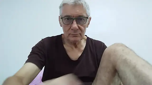Snapshot of BIGUNCUTHARDCOCK chatting on June 28, 2026, 12:05 am BIGUNCUTHARDCOCK online show from June 28, 2026, 12:05 am
