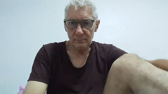 Snapshot of BIGUNCUTHARDCOCK chatting on July 4, 2026, 11:44 pm BIGUNCUTHARDCOCK online show from July 4, 2026, 11:44 pm
