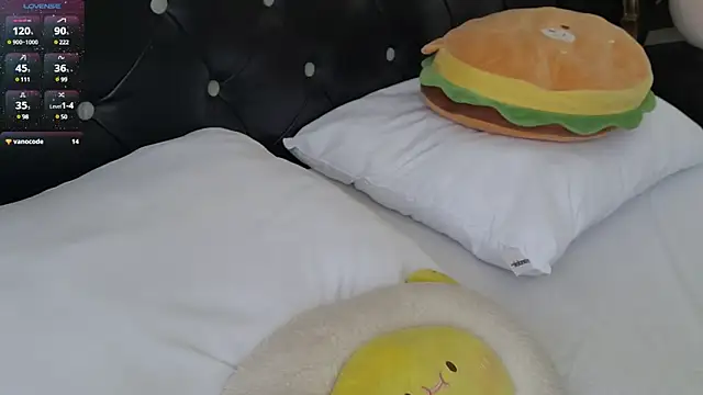 Snapshot of 2SummerLove1 chatting on December 16, 2024, 12:27 pm 2SummerLove1 online show from December 16, 2024, 12:27 pm