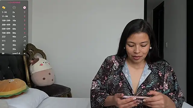 Snapshot of 2SummerLove1 chatting on March 4, 2025, 7:32 pm 2SummerLove1 online show from March 4, 2025, 7:32 pm