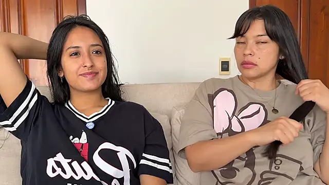 Snapshot of 2SummerLove1 chatting on October 26, 2025, 2:12 pm 2SummerLove1 online show from October 26, 2025, 2:12 pm