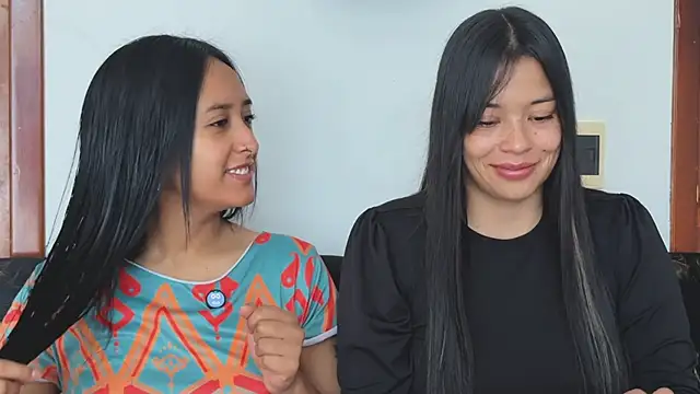 Snapshot of 2SummerLove1 chatting on November 17, 2025, 2:34 pm 2SummerLove1 online show from November 17, 2025, 2:34 pm