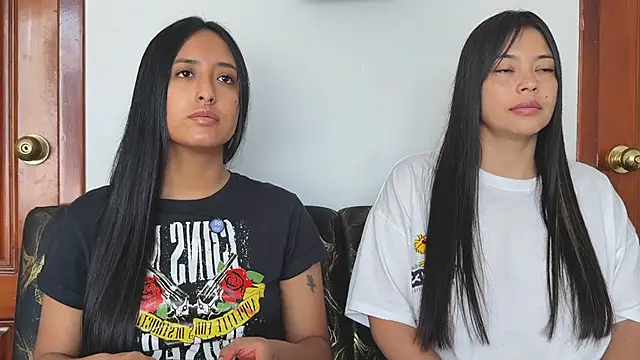 Snapshot of 2SummerLove1 chatting on November 19, 2025, 2:39 pm 2SummerLove1 online show from November 19, 2025, 2:39 pm