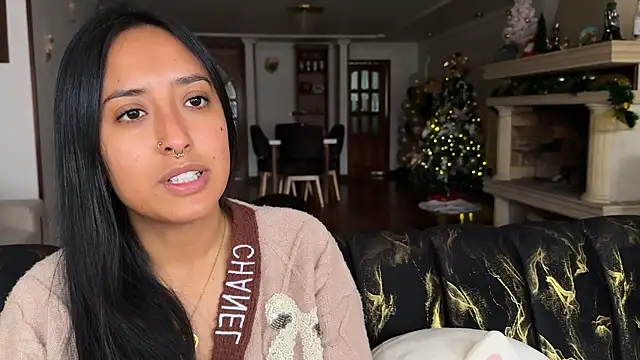 Snapshot of 2SummerLove1 chatting on December 13, 2025, 7:53 pm 2SummerLove1 online show from December 13, 2025, 7:53 pm