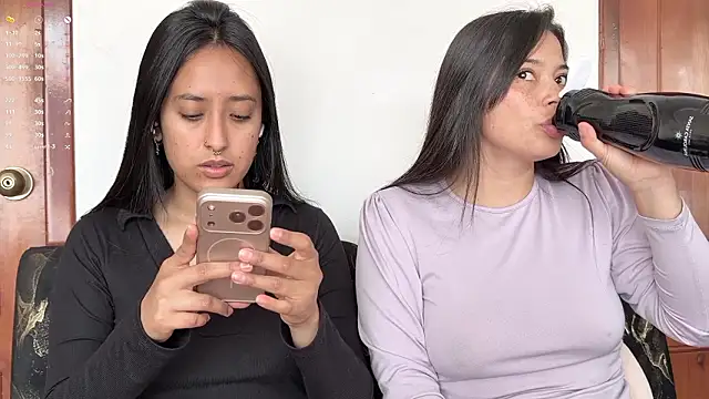 Snapshot of 2SummerLove1 chatting on February 12, 2026, 7:53 pm 2SummerLove1 online show from February 12, 2026, 7:53 pm