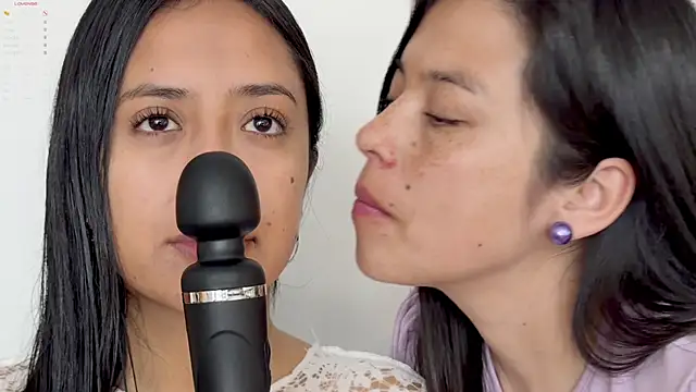 Snapshot of 2SummerLove1 chatting on March 3, 2026, 2:12 pm 2SummerLove1 online show from March 3, 2026, 2:12 pm