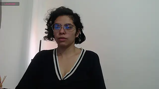 Snapshot of Anne_purple chatting on December 12, 2024, 5:04 pm Anne purple online show from December 12, 2024, 5:04 pm