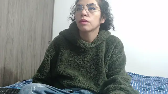 Snapshot of Anne_purple chatting on January 24, 2025, 4:06 pm Anne purple online show from January 24, 2025, 4:06 pm