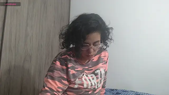 Snapshot of Anne_purple chatting on January 28, 2025, 7:53 pm Anne purple online show from January 28, 2025, 7:53 pm