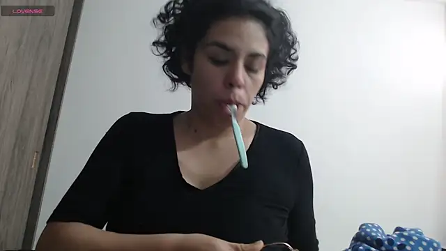 Snapshot of Anne_purple chatting on February 13, 2025, 4:17 pm Anne purple online show from February 13, 2025, 4:17 pm