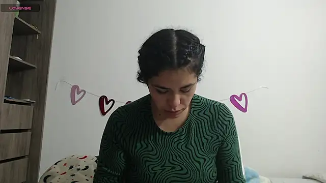 Snapshot of Anne_purple chatting on February 14, 2025, 7:02 pm Anne purple online show from February 14, 2025, 7:02 pm