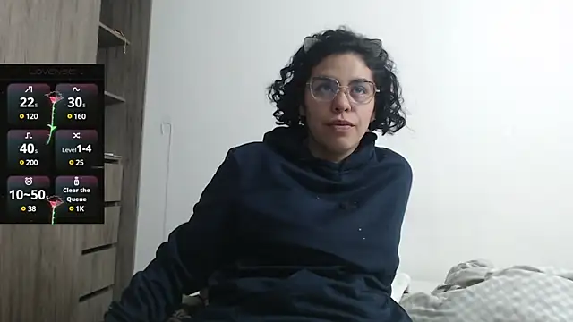 Snapshot of Anne_purple chatting on February 28, 2025, 3:37 pm Anne purple online show from February 28, 2025, 3:37 pm