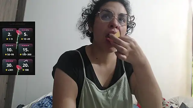 Snapshot of Anne_purple chatting on March 11, 2025, 3:12 pm Anne purple online show from March 11, 2025, 3:12 pm