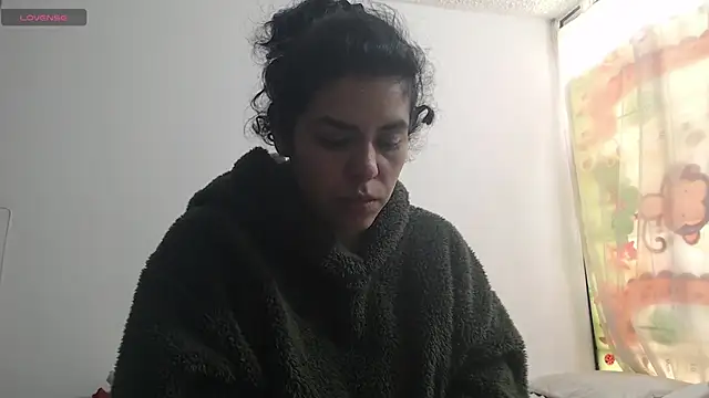 Snapshot of Anne_purple chatting on March 17, 2025, 4:01 pm Anne purple online show from March 17, 2025, 4:01 pm