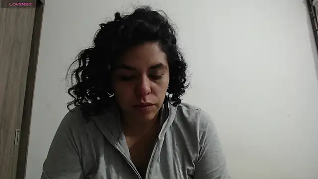 Snapshot of Anne_purple chatting on October 3, 2025, 4:48 pm Anne purple online show from October 3, 2025, 4:48 pm