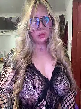 CristalGmez online show from July 7, 2026, 4:15 am