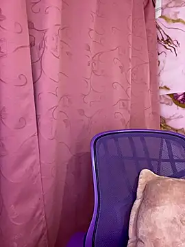 CristalGmez online show from July 28, 2026, 3:24 am