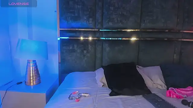 Snapshot of EmilyAllen_ chatting on February 26, 2025, 5:53 am EmilyAllen online show from February 26, 2025, 5:53 am