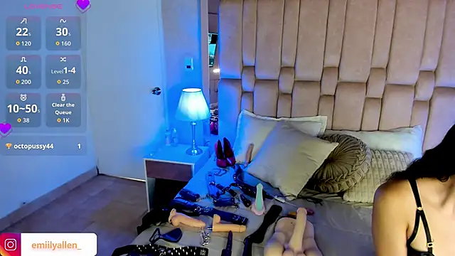 Snapshot of EmilyAllen_ chatting on October 9, 2025, 3:48 am EmilyAllen online show from October 9, 2025, 3:48 am