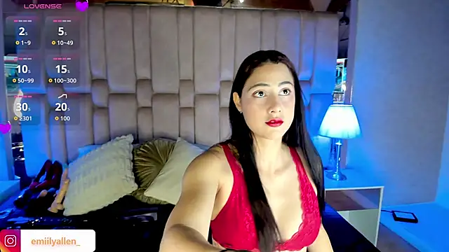 Snapshot of EmilyAllen_ chatting on October 18, 2025, 3:42 am EmilyAllen online show from October 18, 2025, 3:42 am