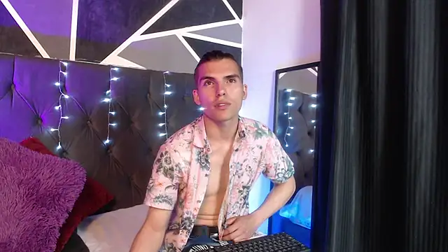 Snapshot of _Tattoo_Couple chatting on January 13, 2025, 9:31 pm Tattoo Couple online show from January 13, 2025, 9:31 pm