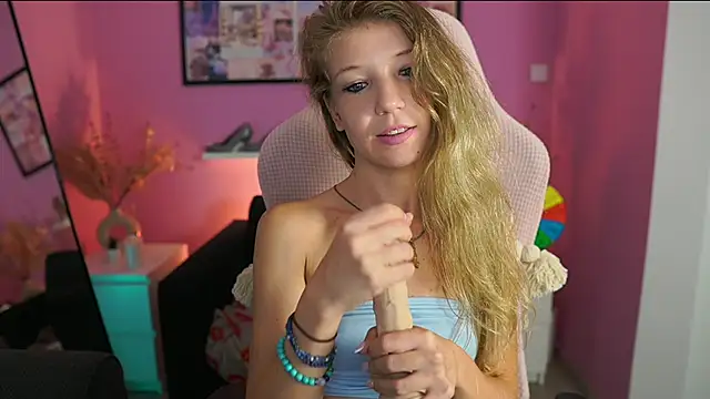 missicute online show from September 13, 2025, 7:02 pm