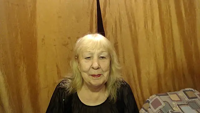 Snapshot of _Estelitta_5 chatting on December 18, 2024, 11:19 pm Estelitta 5 online show from December 18, 2024, 11:19 pm