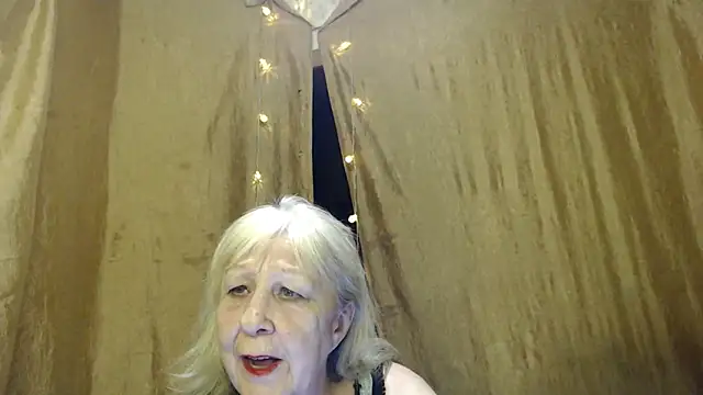 Snapshot of _Estelitta_5 chatting on January 25, 2025, 6:46 pm Estelitta 5 online show from January 25, 2025, 6:46 pm