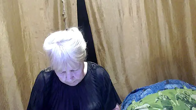 Snapshot of _Estelitta_5 chatting on February 6, 2025, 4:47 pm Estelitta 5 online show from February 6, 2025, 4:47 pm