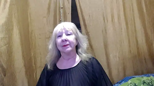 Snapshot of _Estelitta_5 chatting on February 7, 2025, 11:01 am Estelitta 5 online show from February 7, 2025, 11:01 am