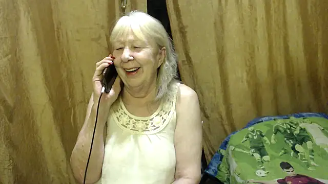 Snapshot of _Estelitta_5 chatting on February 8, 2025, 9:46 pm Estelitta 5 online show from February 8, 2025, 9:46 pm