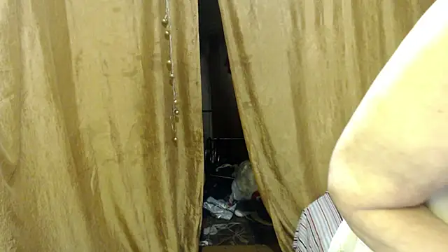 Snapshot of _Estelitta_5 chatting on February 18, 2025, 5:42 pm Estelitta 5 online show from February 18, 2025, 5:42 pm