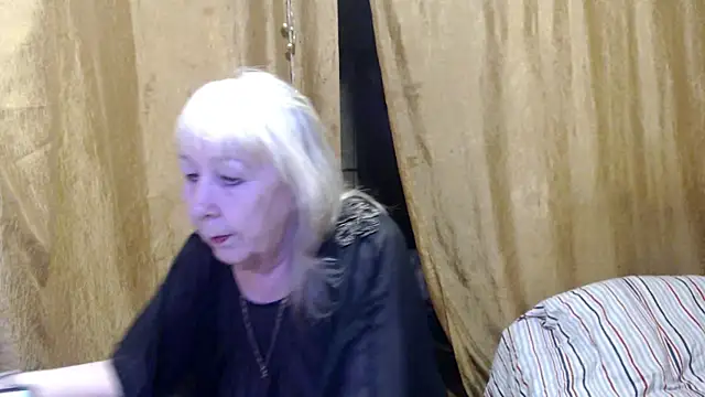 Snapshot of _Estelitta_5 chatting on February 21, 2025, 6:04 pm Estelitta 5 online show from February 21, 2025, 6:04 pm