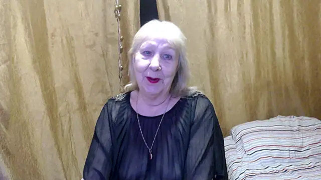 Snapshot of _Estelitta_5 chatting on February 26, 2025, 9:27 pm Estelitta 5 online show from February 26, 2025, 9:27 pm