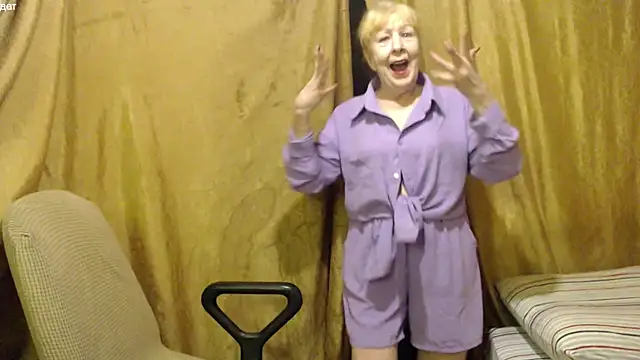 Snapshot of _Estelitta_5 chatting on November 16, 2025, 5:18 pm Estelitta 5 online show from November 16, 2025, 5:18 pm