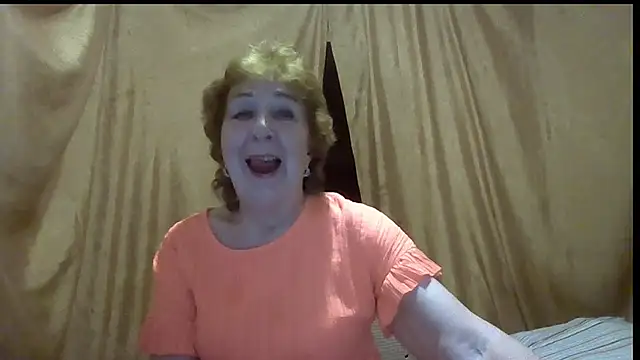 Snapshot of _Estelitta_5 chatting on June 17, 2026, 5:25 pm Estelitta 5 online show from June 17, 2026, 5:25 pm