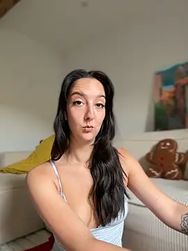 Snapshot of _Juliette chatting on May 14, 2026, 12:45 pm Juliette online show from May 14, 2026, 12:45 pm