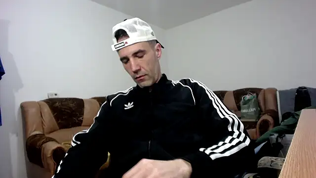 I like older menn online show from February 13, 2026, 6:20 am