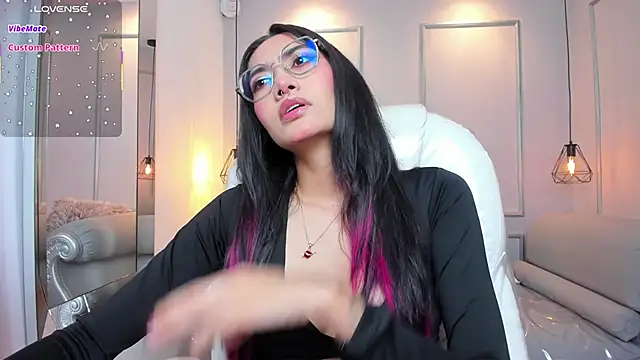 Snapshot of AzuraKindong chatting on October 27, 2025, 7:18 pm AzuraKindong online show from October 27, 2025, 7:18 pm