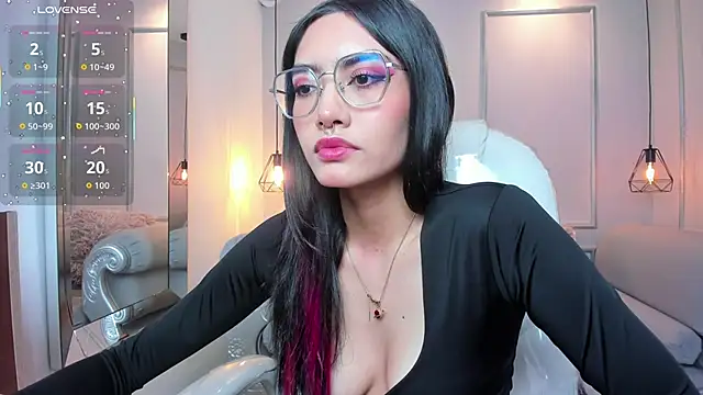 Snapshot of AzuraKindong chatting on November 4, 2025, 7:24 pm AzuraKindong online show from November 4, 2025, 7:24 pm