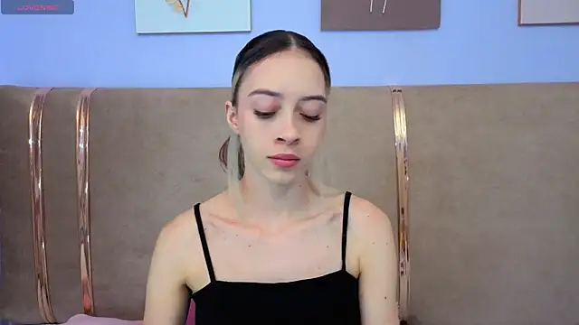 sophiia grey 1 online show from September 22, 2025, 8:55 pm