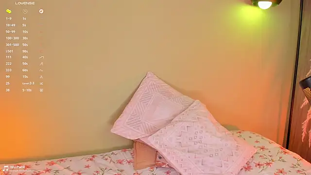 Snapshot of orchide_ chatting on May 13, 2026, 10:38 pm orchide online show from May 13, 2026, 10:38 pm