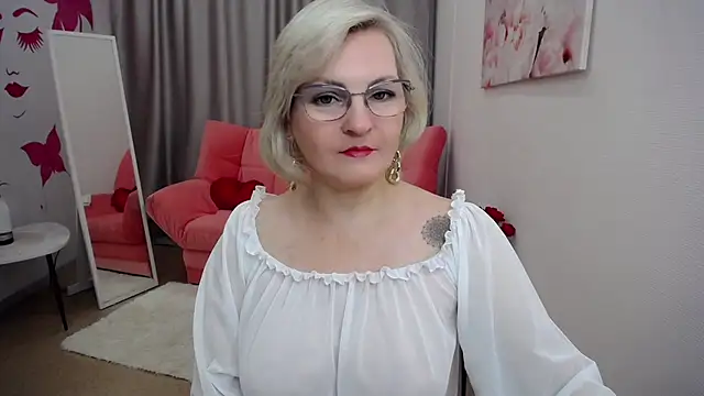 Snapshot of BlondeBrilliant7 chatting on December 16, 2024, 2:57 am BlondeBrilliant7 online show from December 16, 2024, 2:57 am